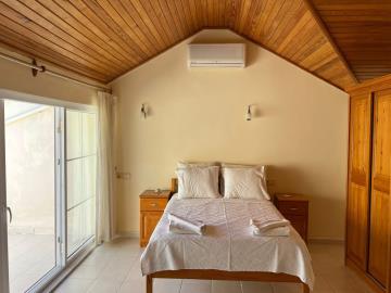 TC2006-master-bedroom