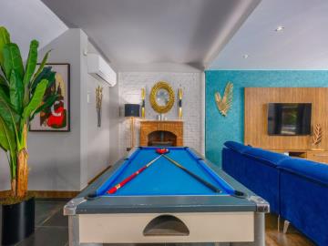 TC2007-pool-table-in-open-plan-living-area