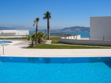 TC2013-complex-pool-and-sunbathing-terraces