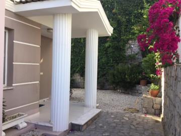 TC1873-entrance