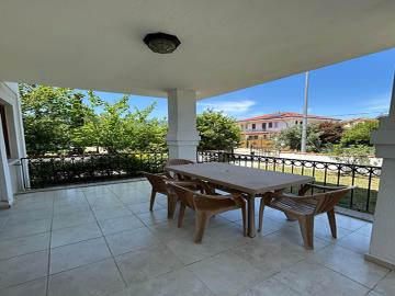 TC2020-dining-on-the-terrace