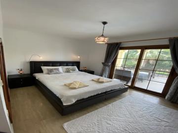 TC2023-bedroom-with-balcony