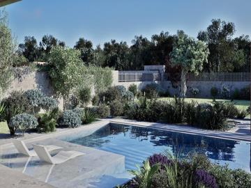 TC2025-garden-and-pool