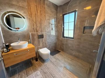 TC2026-ensuite---bathroom