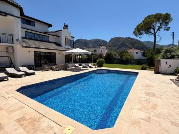 TC2026-pool-and-sunbathing-area