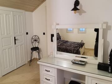 TC2029-large-bedroom