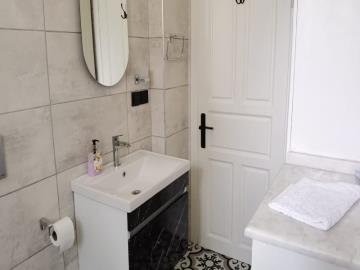 TC2029-master-bedroom-en-suite