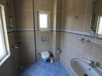TC2030-fitted-bathroom