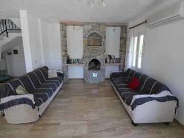 TC2030-lounge-with-fireplace