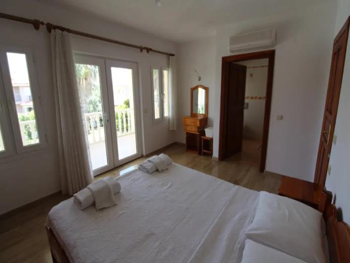 Image No.12-3 Bed Villa for sale