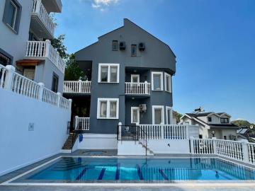 TC20131-block-overlooking-the-pool