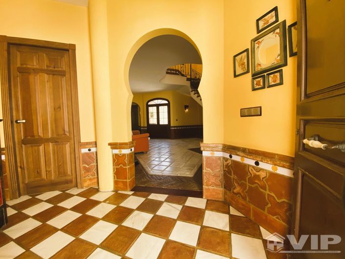 Image No.2-5 Bed Villa for sale