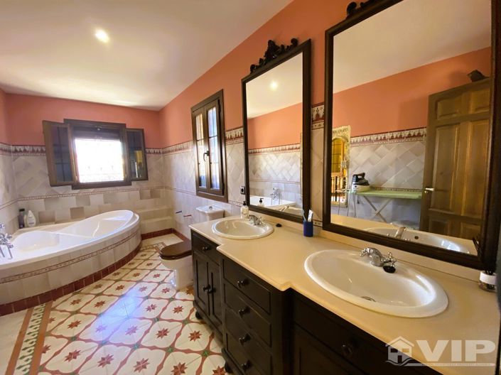 Image No.25-5 Bed Villa for sale