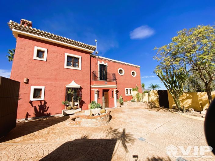 Image No.2-4 Bed Villa for sale