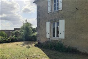 Image No.2-Maison de 1 chambre à vendre à Nanteuil-en-Vallée