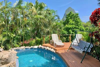 St-Lucia-Homes-Maison-des-Etoiles-Pool-View-850x570