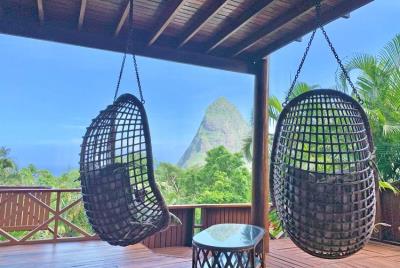 St-Lucia-Homes-Maison-des-Etoiles-swingchair-Pitons-850x570