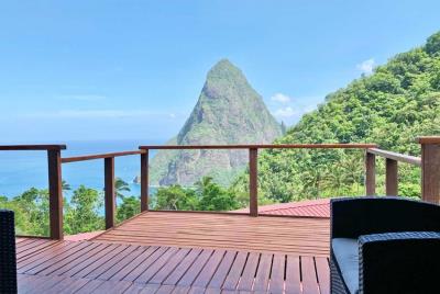 St-Lucia-Homes-Maison-des-Etoiles-View-Piton-850x570