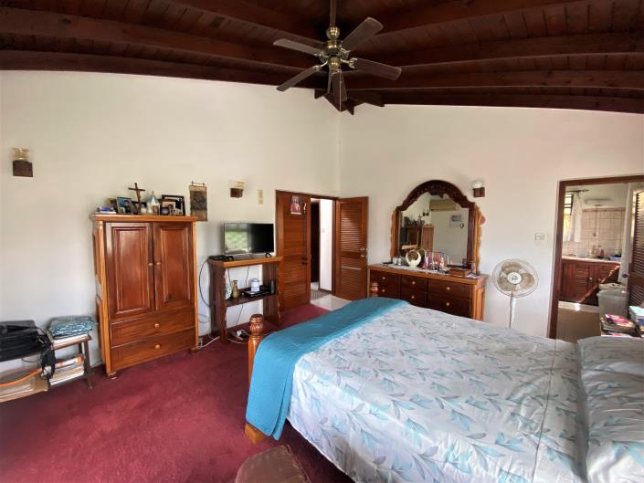 Image No.24-6 Bed House for sale