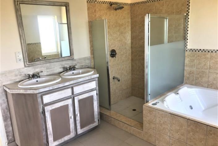 Image No.11-3 Bed House for sale