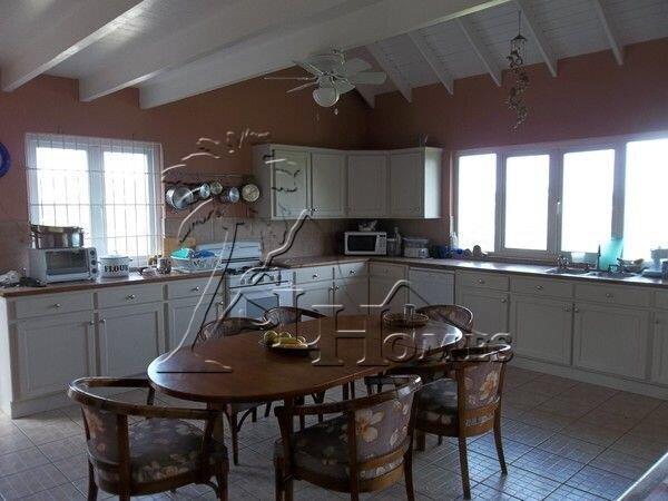 Image No.8-8 Bed House for sale