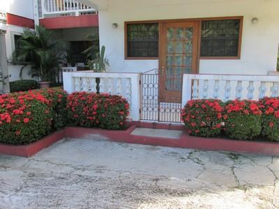 Image No.1-8 Bed House for sale