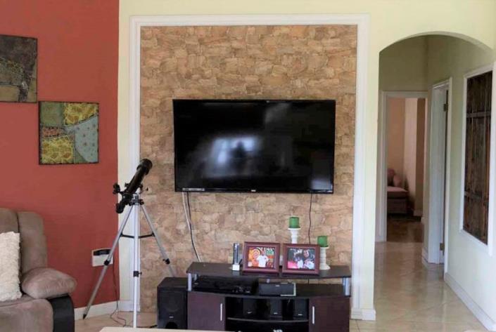 Image No.9-7 Bed House for sale