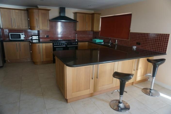 Image No.8-7 Bed Property for sale