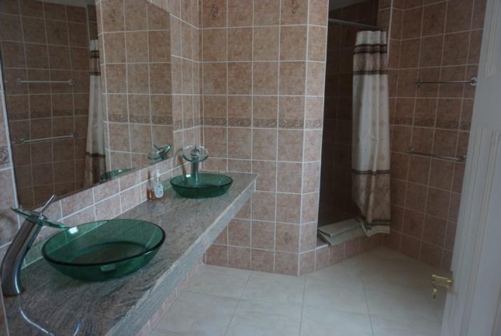 Image No.12-7 Bed Property for sale