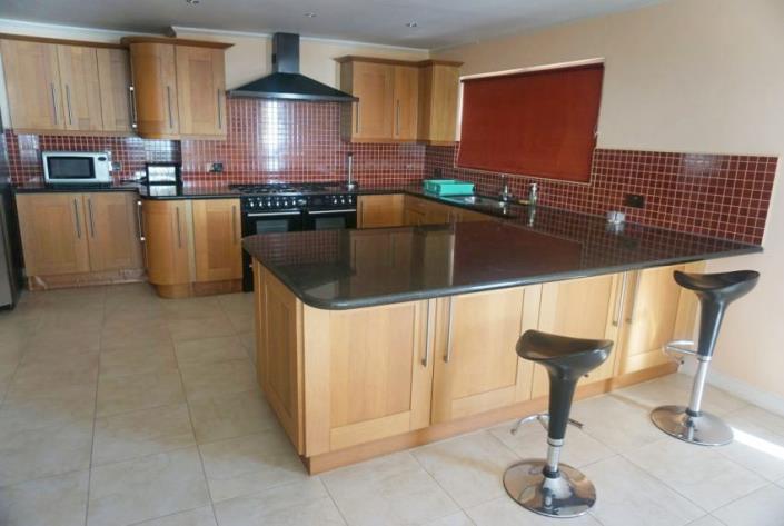 Image No.6-7 Bed Property for sale