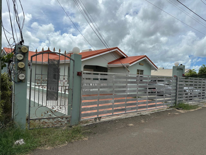 Image No.1-9 Bed House for sale