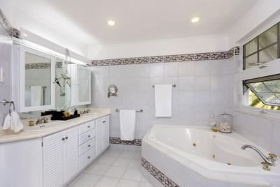 St-Lucia-Homes-Villa-Solimar-Bathroom-2-850x570