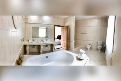 St-Lucia-Homes-Marcel-Home-Main-Bathroom-2-850x570