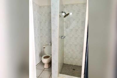 St-Lucia-Homes-Marcel-Home-Main-Bathroom-4-b-850x570