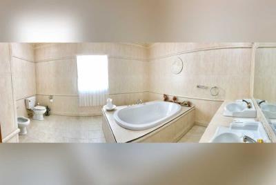 St-Lucia-Homes-Marcel-Home-Main-Bathroom-850x570