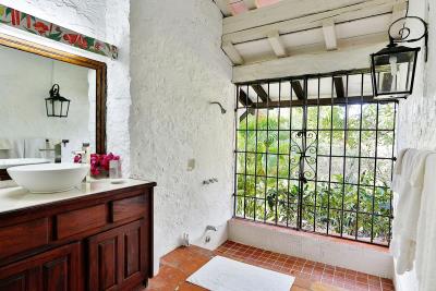 St-Lucia-Homes-Moon-Point-Bathroom-2