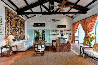 St-Lucia-Homes-Moon-Point-Livingroom-2