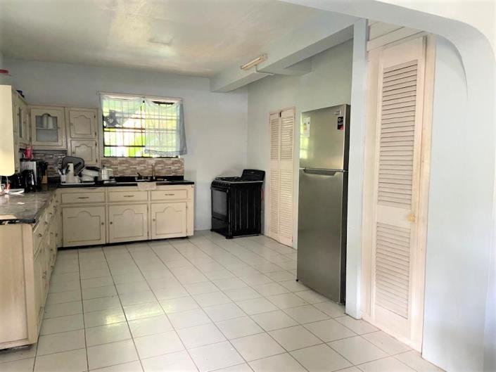 Image No.8-5 Bed House for sale