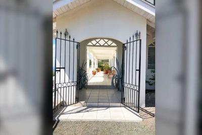St-Lucia-Homes-Zephyr-Hills-GAte-850x570