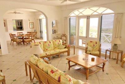 St-Lucia-Homes-Zephyr-Hills-Sittingroom-850x570