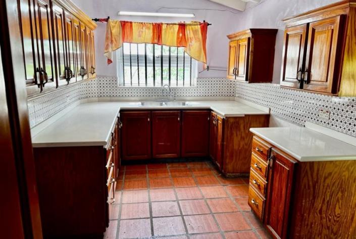 Image No.8-3 Bed House for sale