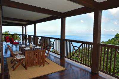2WHOLE-BALCONY