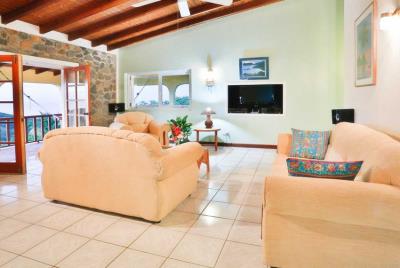 St-Lucia-Homes-Real-Estate-Sea-Star-ALR010-Livingroom-850x570