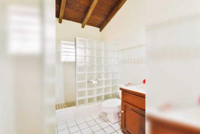 St-Lucia-Homes-Real-Estate-Sea-Star-ALR010-Bathroom-1-850x570
