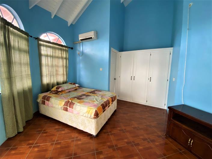 Image No.9-8 Bed House for sale