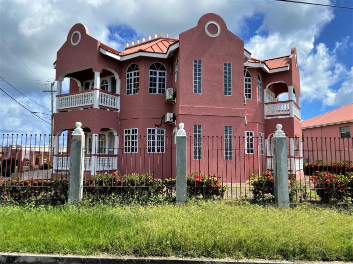 Image No.2-8 Bed House for sale