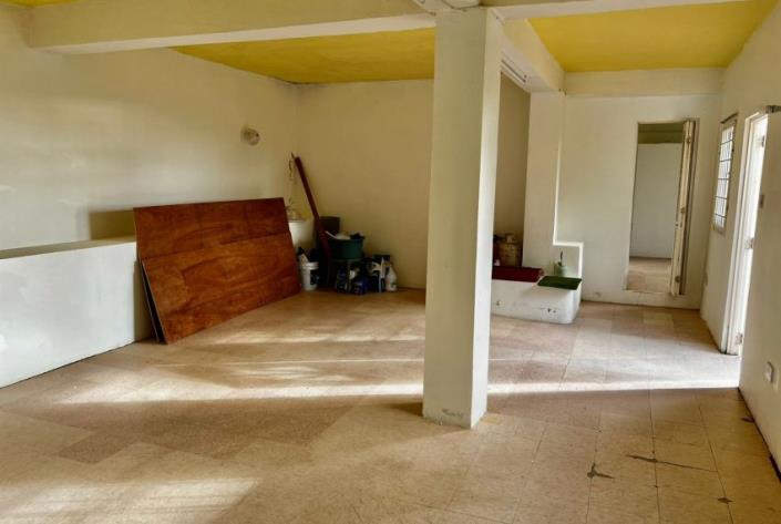 Image No.8-6 Bed House for sale