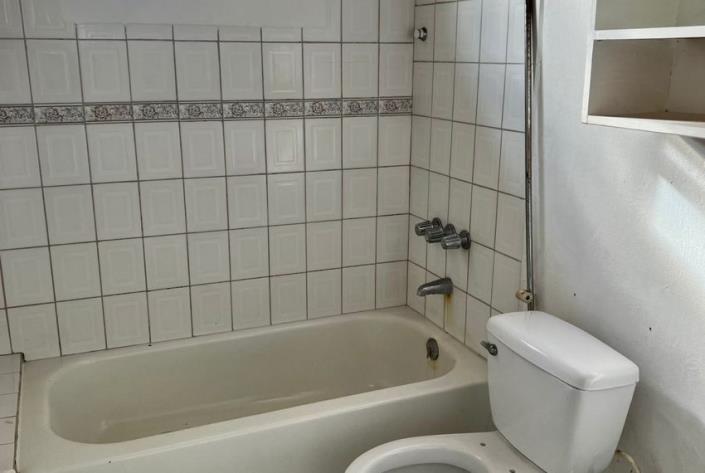 Image No.28-6 Bed House for sale