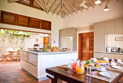 St-Lucia-Homes-Real-Estate-Villa-Susanna-Kitchen-850x570