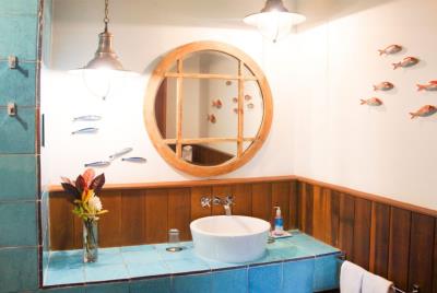 St-Lucia-Homes-Real-Estate-Villa-Susanna-Bathroom-counter-850x570